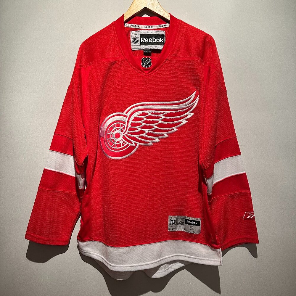 Reebok NHL Men's Small Detroit Red Wings Hockey Players Jersey